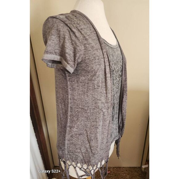 T64 Maurices 2 pc gray decorative silver-studded pattern tank and fringed kimono - Picture 3 of 11